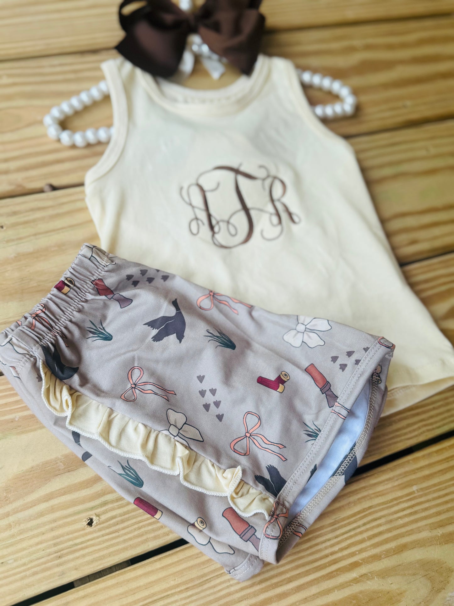 DUCKS & BOWS